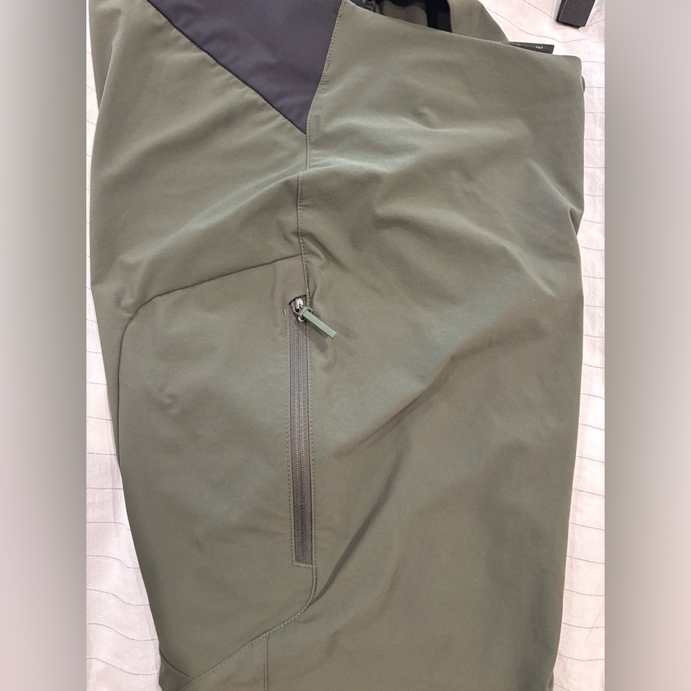 Rapha Women’s MTB Trail Pants in size Small, olive green. In perfect condition! - Picture 13 of 13